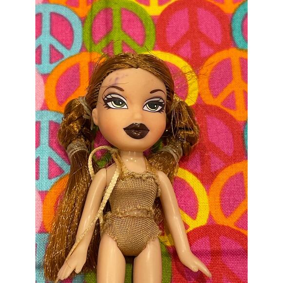 Lil Bratz Meygan 4" Doll with Braids outfit and gold sneakers - Picture 2 of 4